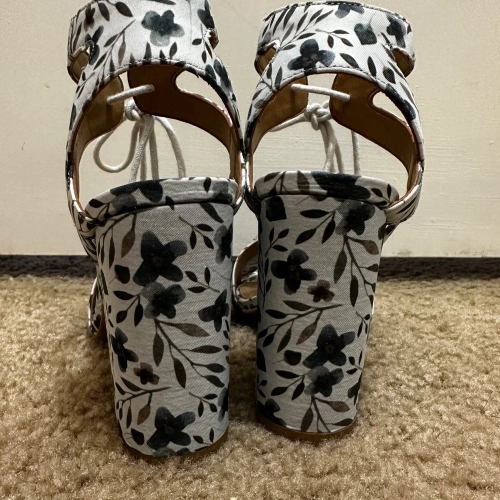 Floral heels - Picture 5 of 5